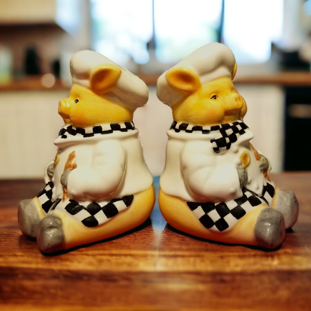 Pig Chef Salt & Pepper Shakers1999 by Young's Heartfelt Kitchen Creations - Picture 2 of 7